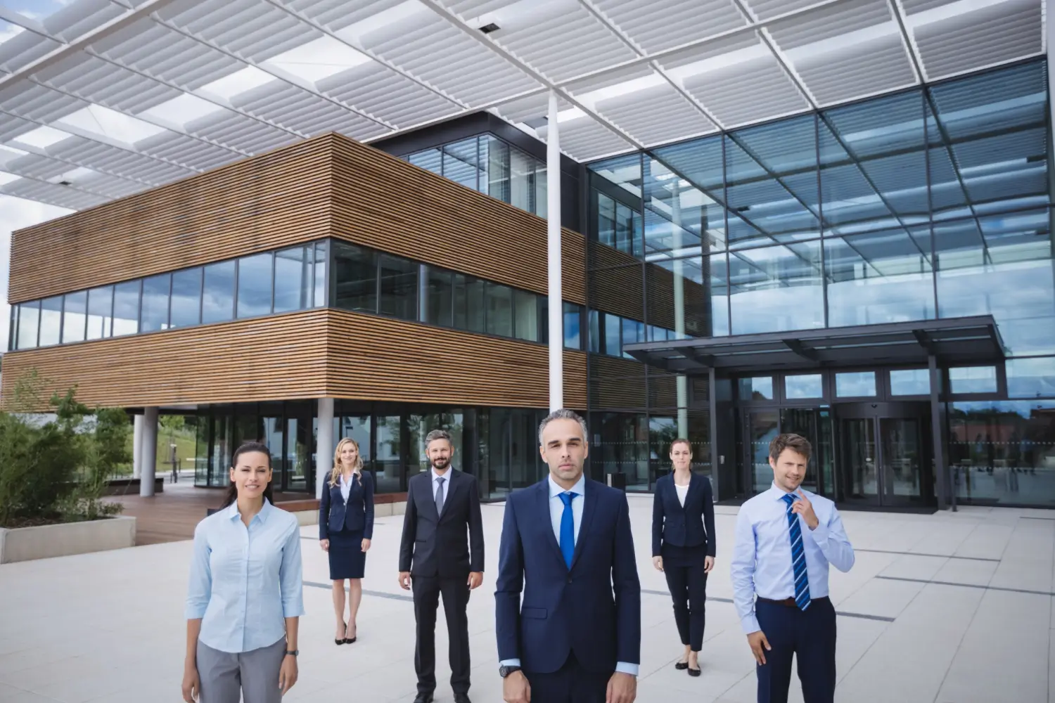 top best real estate agent in islamabad meet together